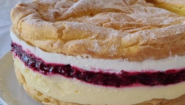 Karpati Torta sa Šumskim Voćem