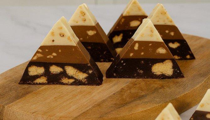 Posna Trobojna Čokoladna Piramida