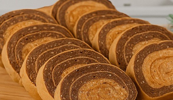 Posni Rolat sa Medenim Srcem