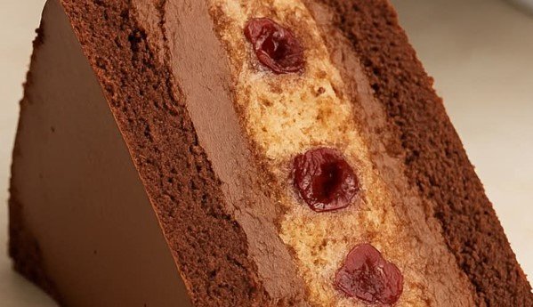 Domaća Torta sa Višnjama i Čokoladom