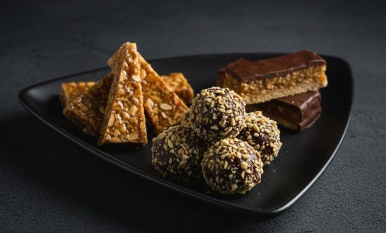 Toblerone Fantazija: 3 Čokoladna Kolača sa Medom (Ukus Originala)