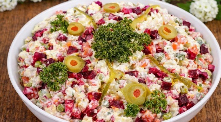Ruska salata – klasičan recept sa povrćem i posnim majonezom