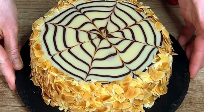 Raskošna Badem Torta sa Vanila Kremom (Esterhazi Stil)