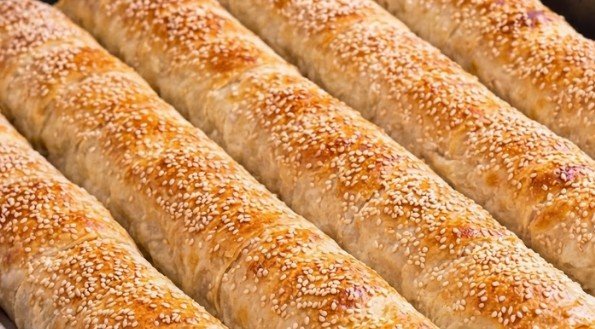 Pita sa sirom od gotovih kora sa prelivom – jufke koje rastu u plehu