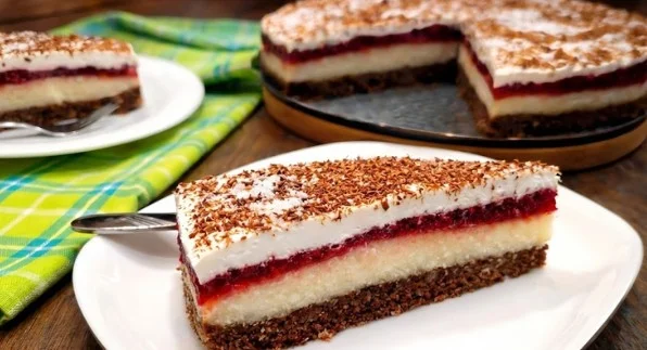 Sočna Voćna Torta sa Kokosom – Bez Pečenja (Gotova za Čas!)