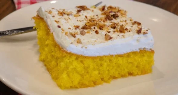 Sočni Griz Kolač sa Limunom – Brz, Osvežavajući i Bez Brašna!