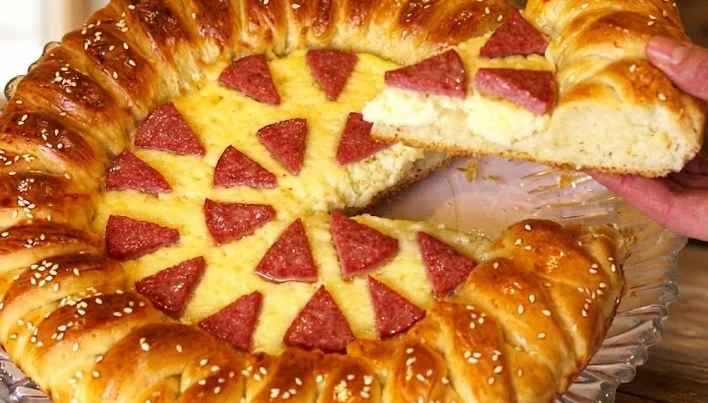 Domaća pogača sa sirom i salamom