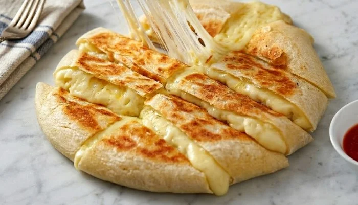 Neodoljiva pogača sa krompirom i sirom iz tiganja