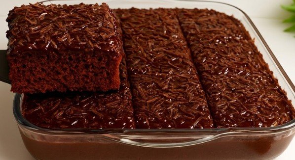 Sočni Čokoladni Kolač sa Kafom – Mekan kao Duša (Recept iz Turske)