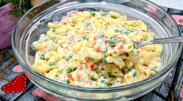 Posna Ruska Salata sa Makaronama (Prva nestane sa trpeze, gotova za 15 minuta!)