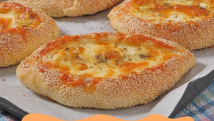 Vruće Turske Pide sa Sirom i Susamom (Doručak za pamćenje!)