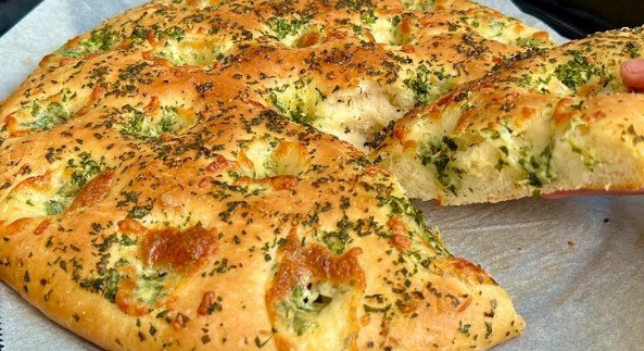 Mekani Hleb sa Belim Lukom i Sirom (Toliko dobar da ćete ga praviti dvaput nedeljno!)