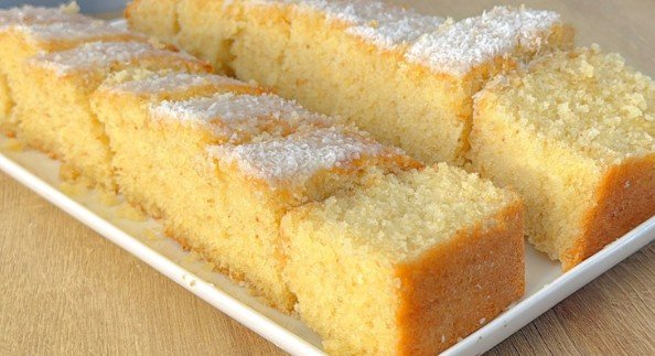 Savršeno Mekan Kokos Kolač (Spreman za samo 5 minuta posla!)