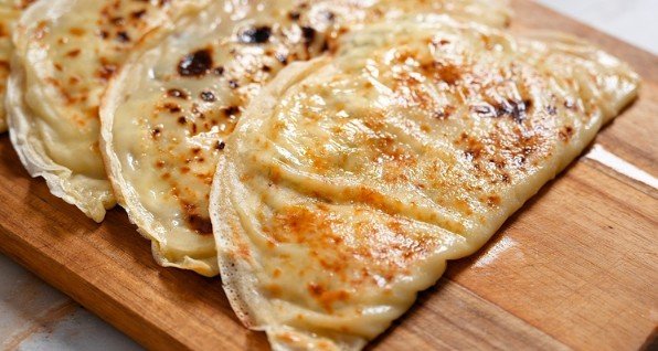 Samo Brašno i Voda! (Ne Razvlačim Testo, Samo ga Sipam u Tiganj)