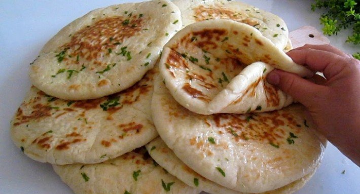 Turski Hleb Bez Rerne (Najmekša Bazlama koju ćete ikada napraviti!)