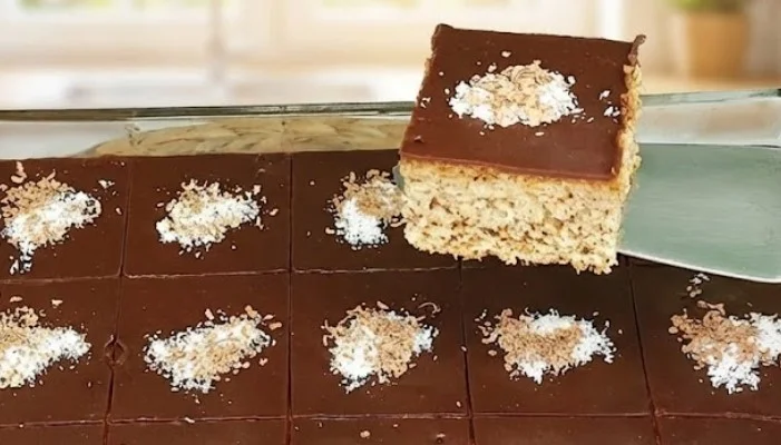 Sočni mokri kolač sa kokosom i čokoladom