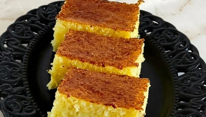 GRIZ KOLAČ SA MJERAMA NA ČAŠE