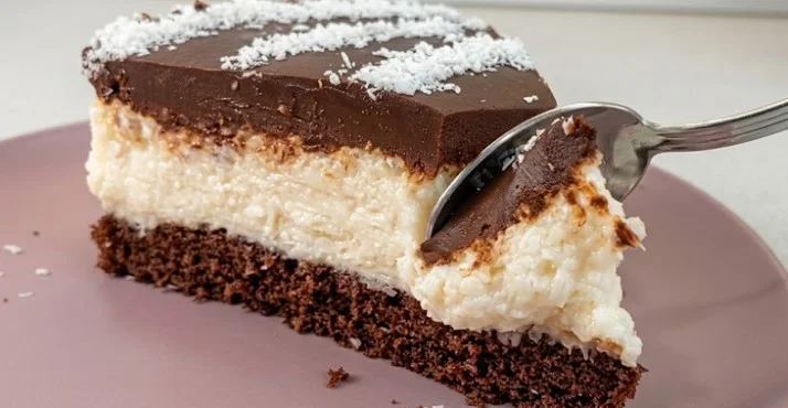 Brzi čokoladni 4+4+4 kolač sa bogatom kokos kremom koji osvaja