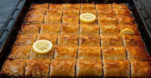 Sočna i Slatka Jabukovača: Tradicionalni Recept Koji Osvaja na Prvi Zalogaj!