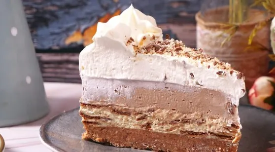 Brza Torta Bez Pečenja: Gotova za 30 Minuta, Spas za Vrele Dane!