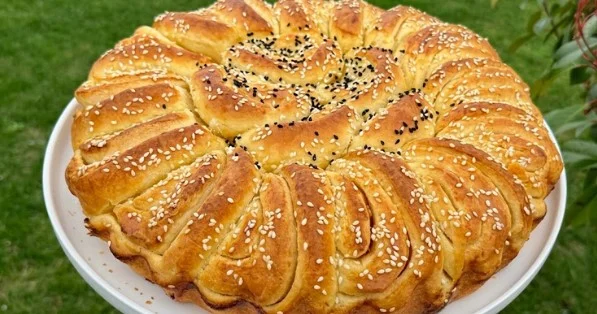 Domaća puter pogača koja mirisom i mekoćom osvaja trpezu na prvi zalogaj