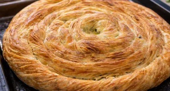 Autentični Turski Burek od Ručno Razvučenog Testa: Bez Kvasca i Neverovatno Hrskav!