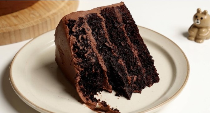 Super sočna čokoladna torta (Bogata, tamna i savršeno kremasta!)