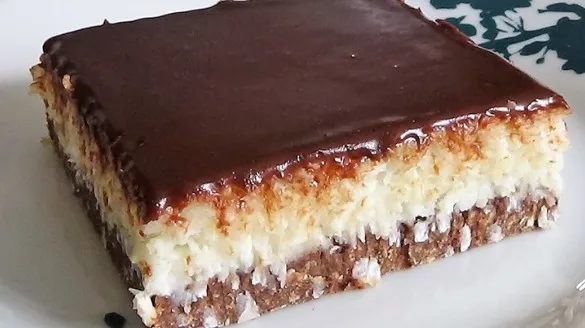 Brzi Baunti Kolač Bez Pečenja: Raj za Nepca Gotov za Samo 10 Minuta!