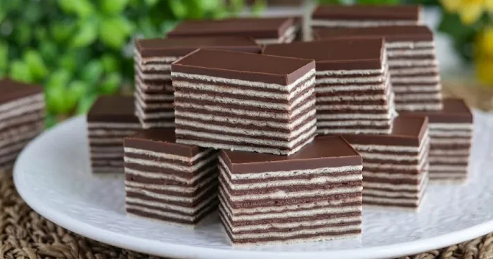 Čokoladni Rozen kolač: Brza biskvitna simfonija koja mliječno osvaja na prvi zalogaj