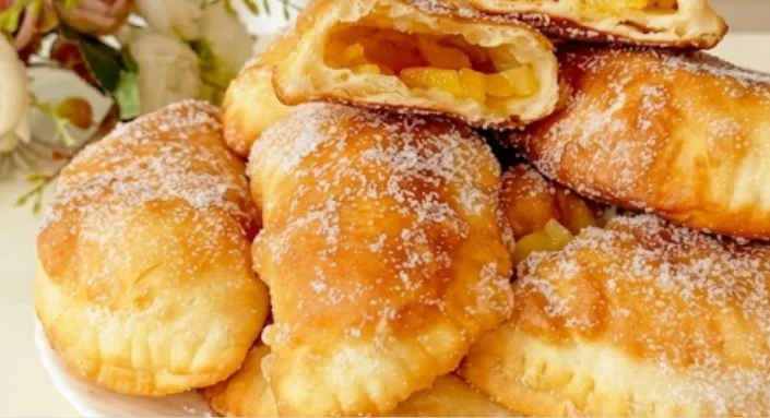 Domaći biskvitni jastučići sa jabukama: Vazdušasta mliječna poslastica sa kefirom