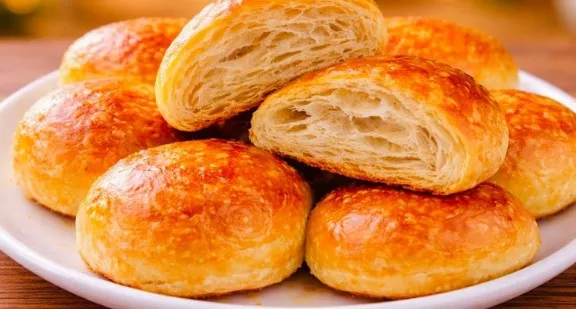 Neodoljiva Lisnata Peciva sa Sirom: Nova Metoda za Savršeno Testo!