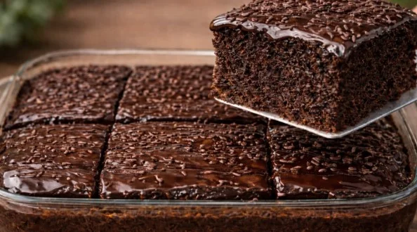 Sočni Čokoladni Kolač Bez Jaja i Miksera: Spremite Ga za 6 Minuta!
