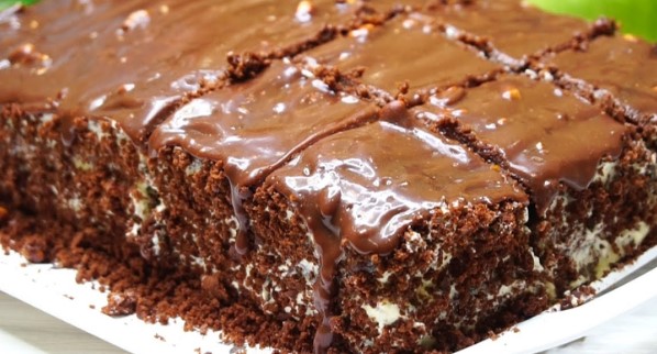 Apsolutna Bomba od Deserta: Najbolja Domaća Čokoladna Torta!