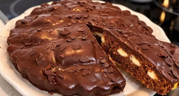 Zaboravite Sve Druge Kolače: Savršena Čokoladna Torta sa Vanila Kremom!