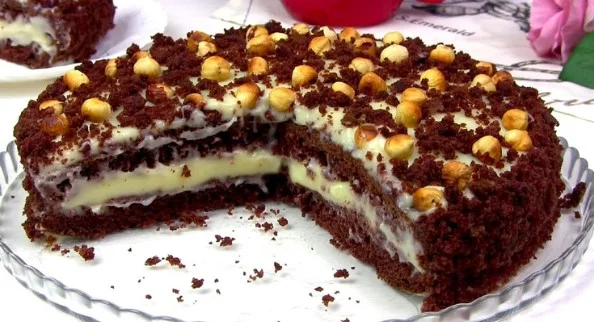 Fantazija Torta: Brzi Čokoladni Kolač sa Kefirom i Vanila Kremom!
