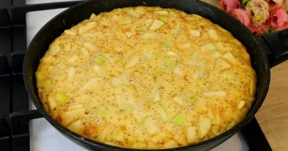 Brza Pita sa Jabukama iz Tiganja Koja se Topi u Ustima!