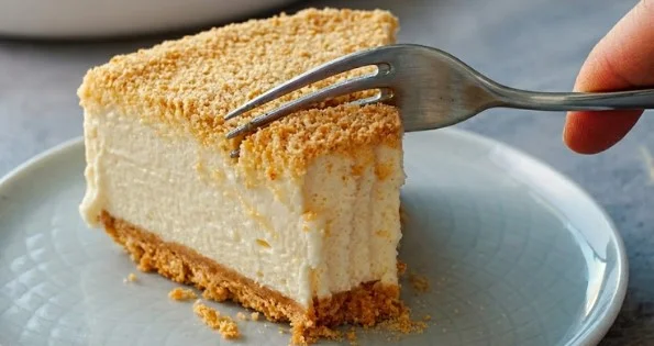 Kremasto savršenstvo: Najlakši čizkejk sa belom čokoladom koji se ne peče