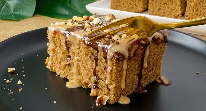 Mirisni domaći biskvitni kolač od kafe koji bazično osvaja svako mliječno nepce