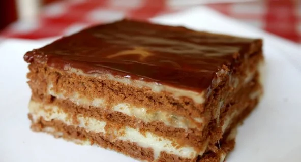 Sočna Čokoladna Torta sa Bananama Bez Pečenja: Gotova za 15 Minuta!