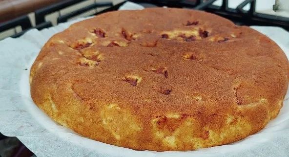 Mekani Kolač od Jabuka Bez Rerne: Gotov za Tili Čas u Tiganju!