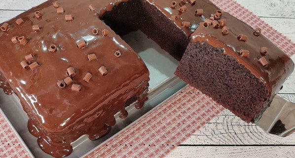 Najsočniji Čokoladni Kolač Koji se Topi u Ustima: Bolji Od Braunija!