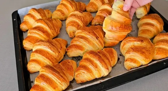 Potpuno Nova Metoda za Kroasane: Rastu Kao Ludi i Listaju Se Savršeno!