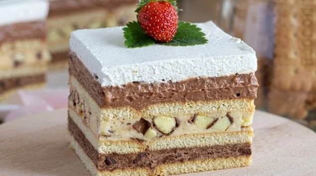 Brzi biskvitni kolač sa krem bananicama i nutelom koji se bazično topi