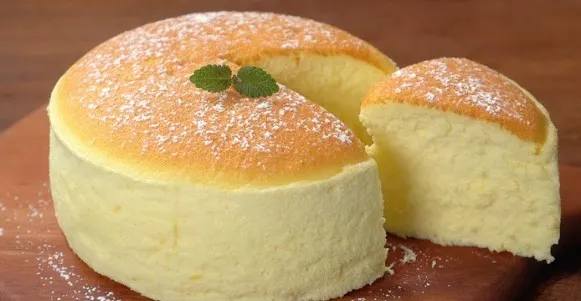 Neverovatno Vazdušast Sufle Kolač od Jogurta: Nežan Poput Oblaka!