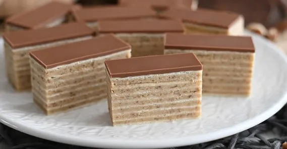 Najbolja Brza Rozen Torta sa Orasima Koju Ćete Ikada Probati!