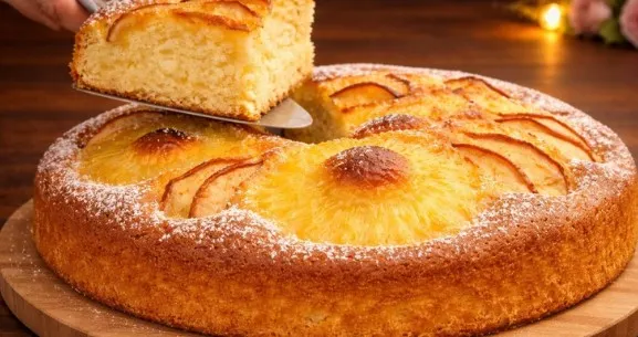 Brzi Kolač sa Ananasom: Gotov za 2 Minuta i Topi se u Ustima!