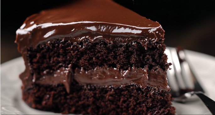 Sočna i čokoladna torta od svakodnevnih sastojaka