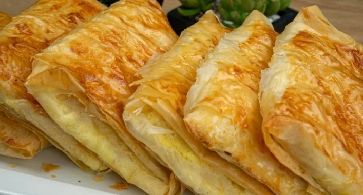 Domaća brza pita sa sirom: Hrskavo bazično savršenstvo koje bazično osvaja svaku mliječnu trpezu