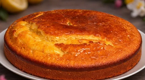 Brzi Kolač od Limuna: Gotov za 5 Minuta i Topi se u Ustima!