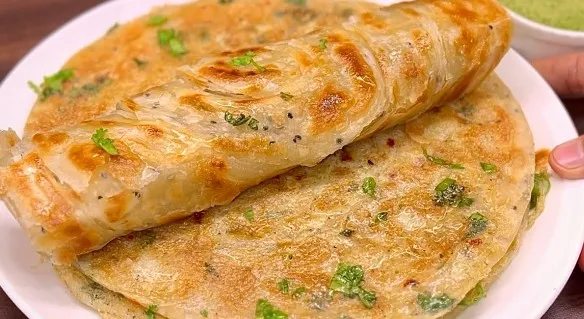 Neodoljivi Ljuti Parata Hleb sa Jajima: Savršen Doručak U Restoranskom Stilu!